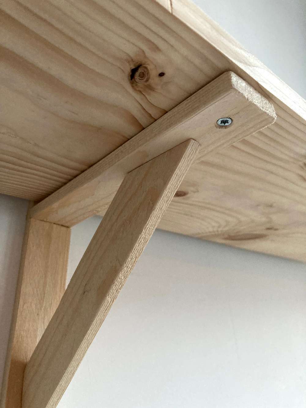 Plank holder detail