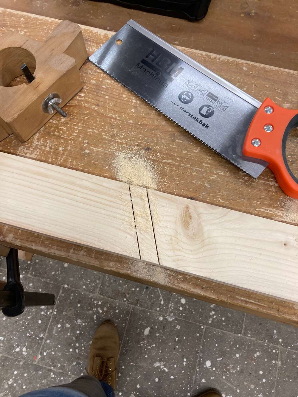 Sawing dedos